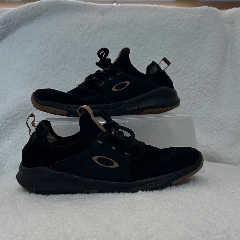 Oakley Coreflex Black and Brown Athletic Sneakers